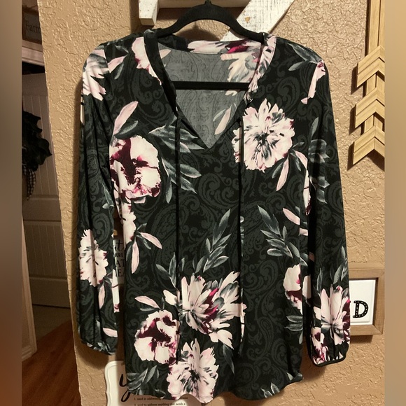 Tops - White House Black Market Black Floral Blouse Top Women’s Size Small